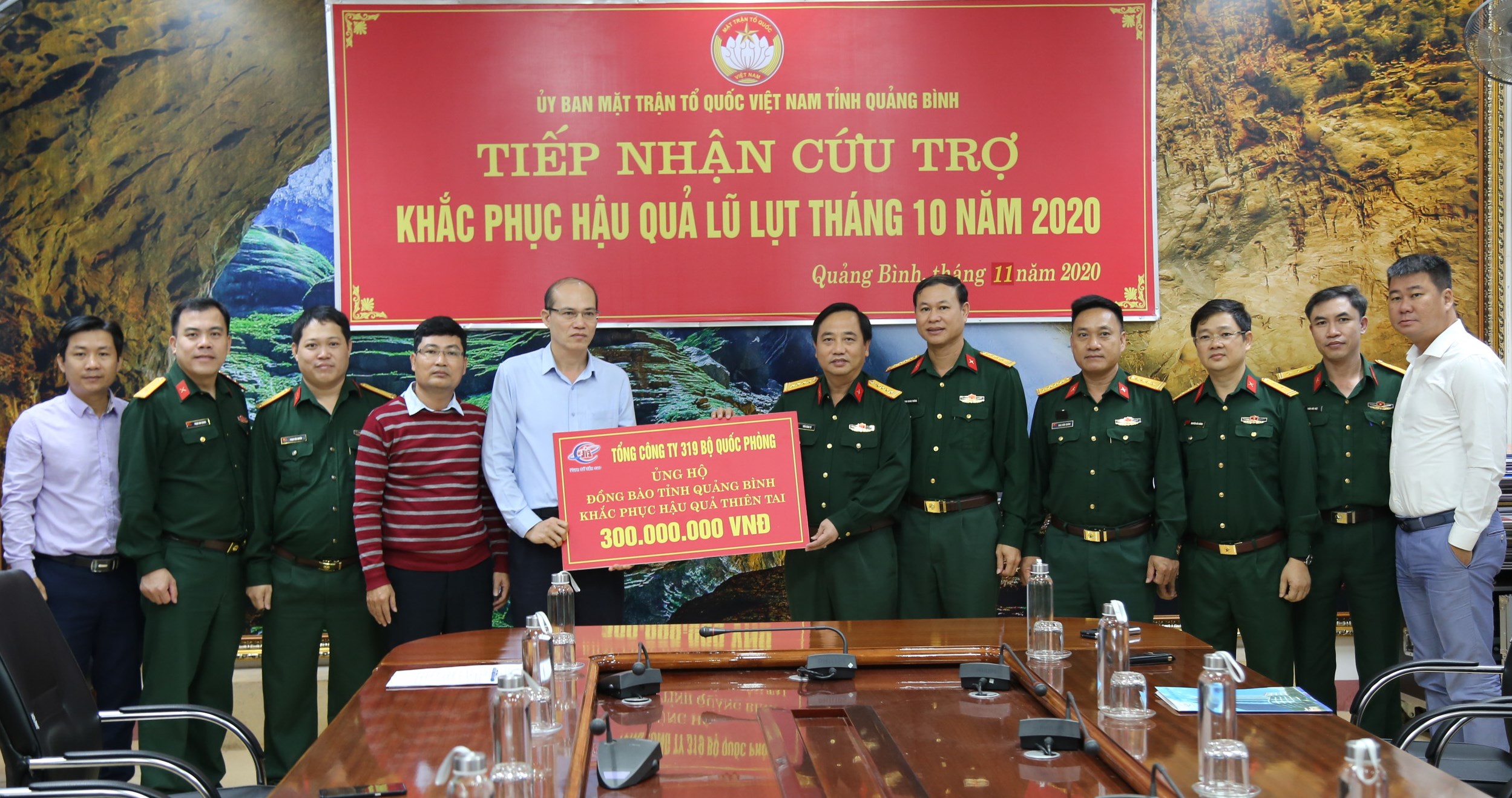 Tổng công ty 319 trao 1,73 tỷ đồng ủng hộ đồng bào miền Trung